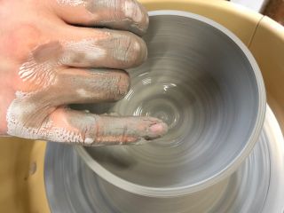一番人気の電動ろくろ☆コップやお茶碗などのかたちをつくることができます♪