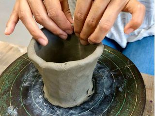 自由にマグカップやうつわなどのかたちがつくれます!自分だけのオリジナル☆個性あふれるかたちにぜひチャレンジしてみて下さい♪