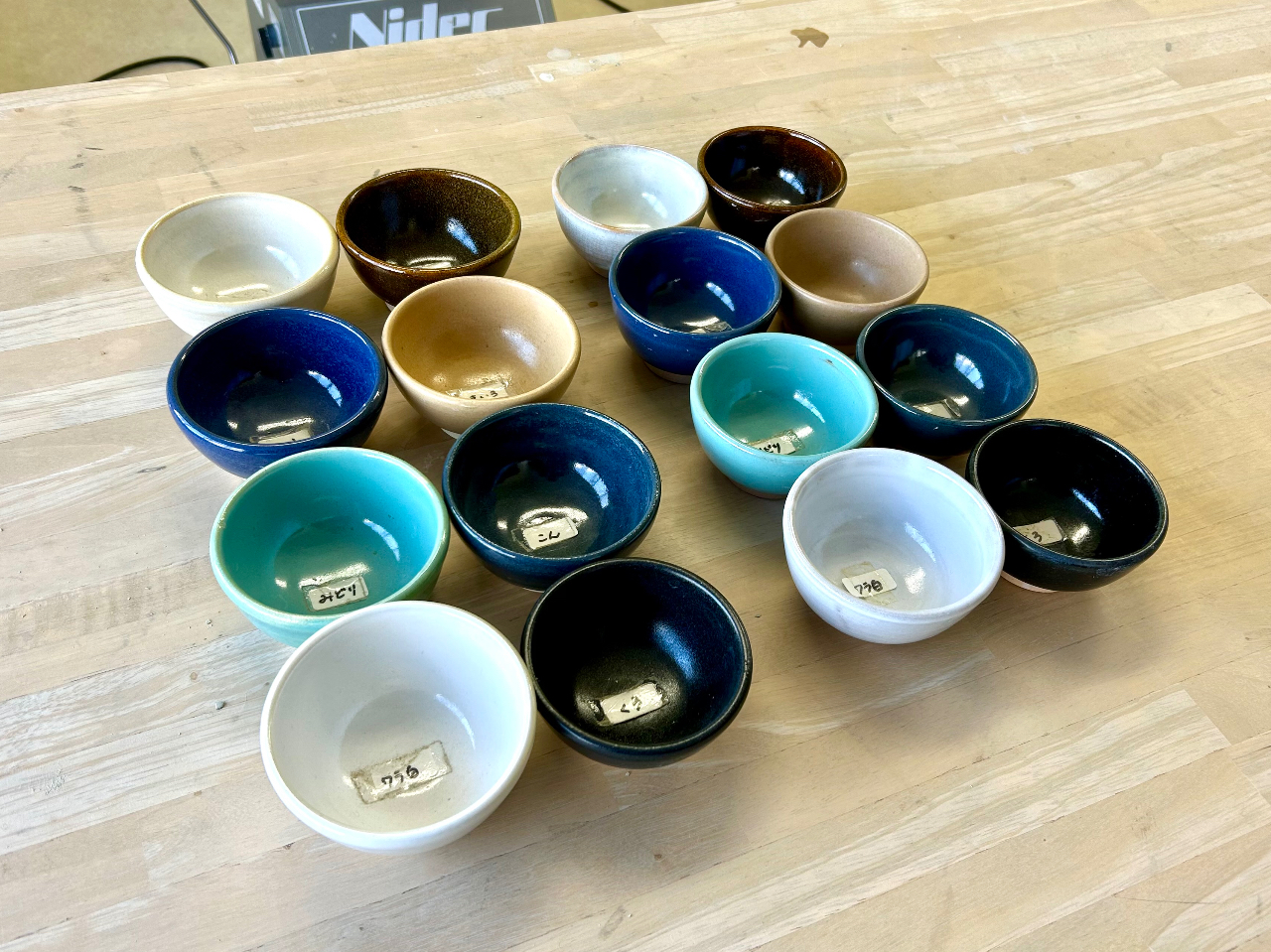 ���y�Ɛԓy��Ă��オ��̐F��16��ނ���I�ׂ܂���