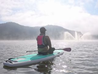 静かで穏やかな湖面。瞑想。体も心も整える。