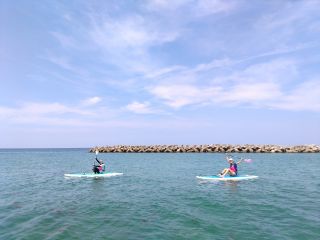 日本海の綺麗な海をご堪能ください。SUP体験で、心も体も整います。