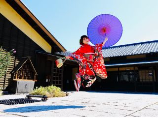 成人式の撮影、家族での記念撮影、友人同士で撮影など、幅広く記念撮影ができます♪場所は、3,000坪の日本庭園のある芦屋釜の里で実施いたします♪