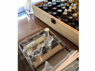 30種類以上の精油の中から6種類を選びます。