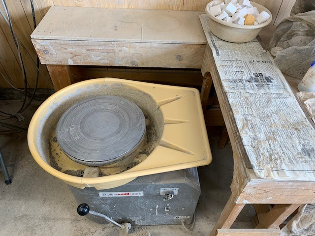 電動ろくろは2台のため、3名以上は交代制になります。