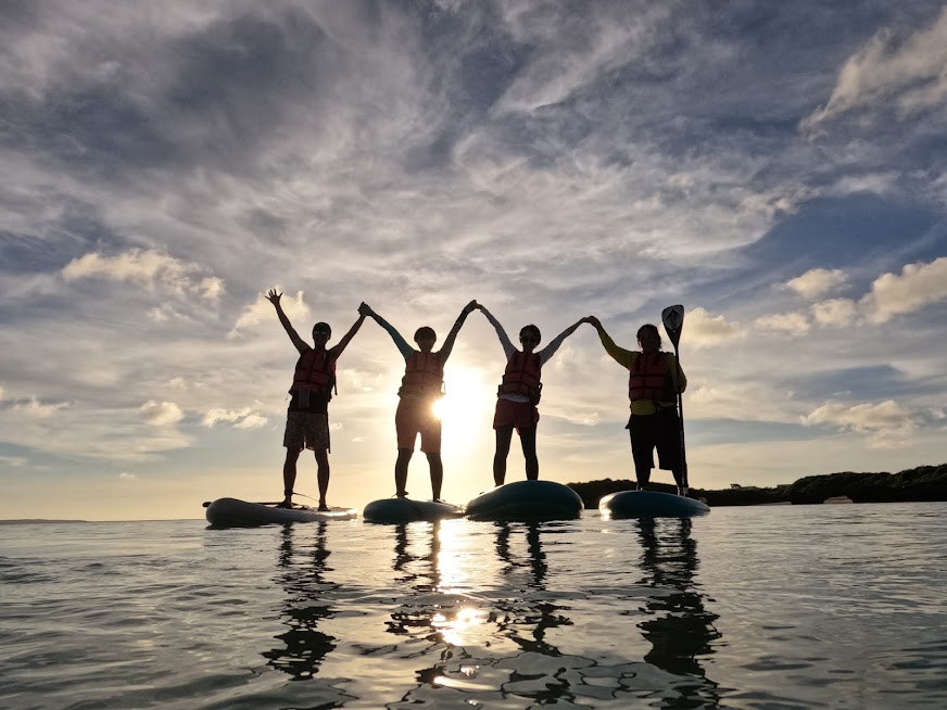 SUPを楽しみながらサンセットタイムを待ちます♪