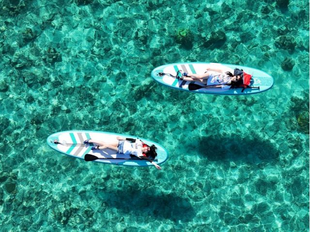 SUPの上で休憩。ドローン撮影も無料です!