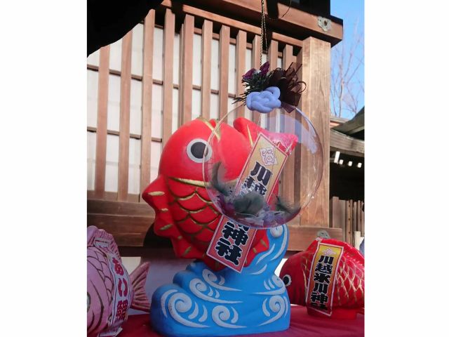 デコレーションバルーンと氷川神社のたいみくじのオブジェ