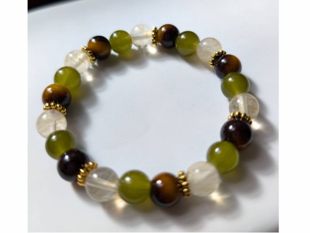 自分の手で作り上げたブレスレットは、愛着が湧き、身につけるたびに特別な思い出を呼び起こしてくれるでしょう。