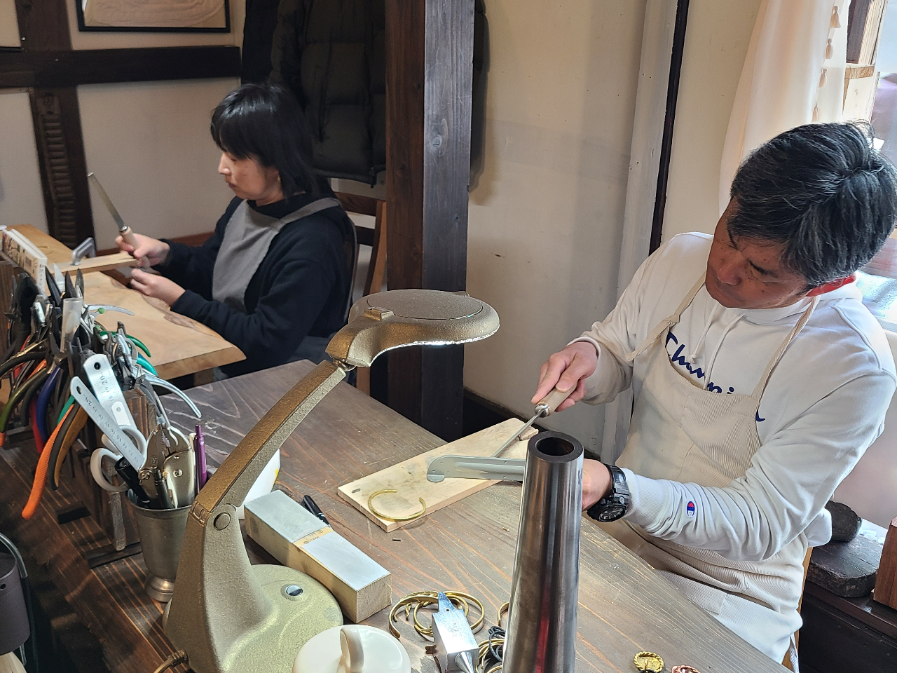 築90年の建物には他の工房やセレクトショップ、中庭もあります