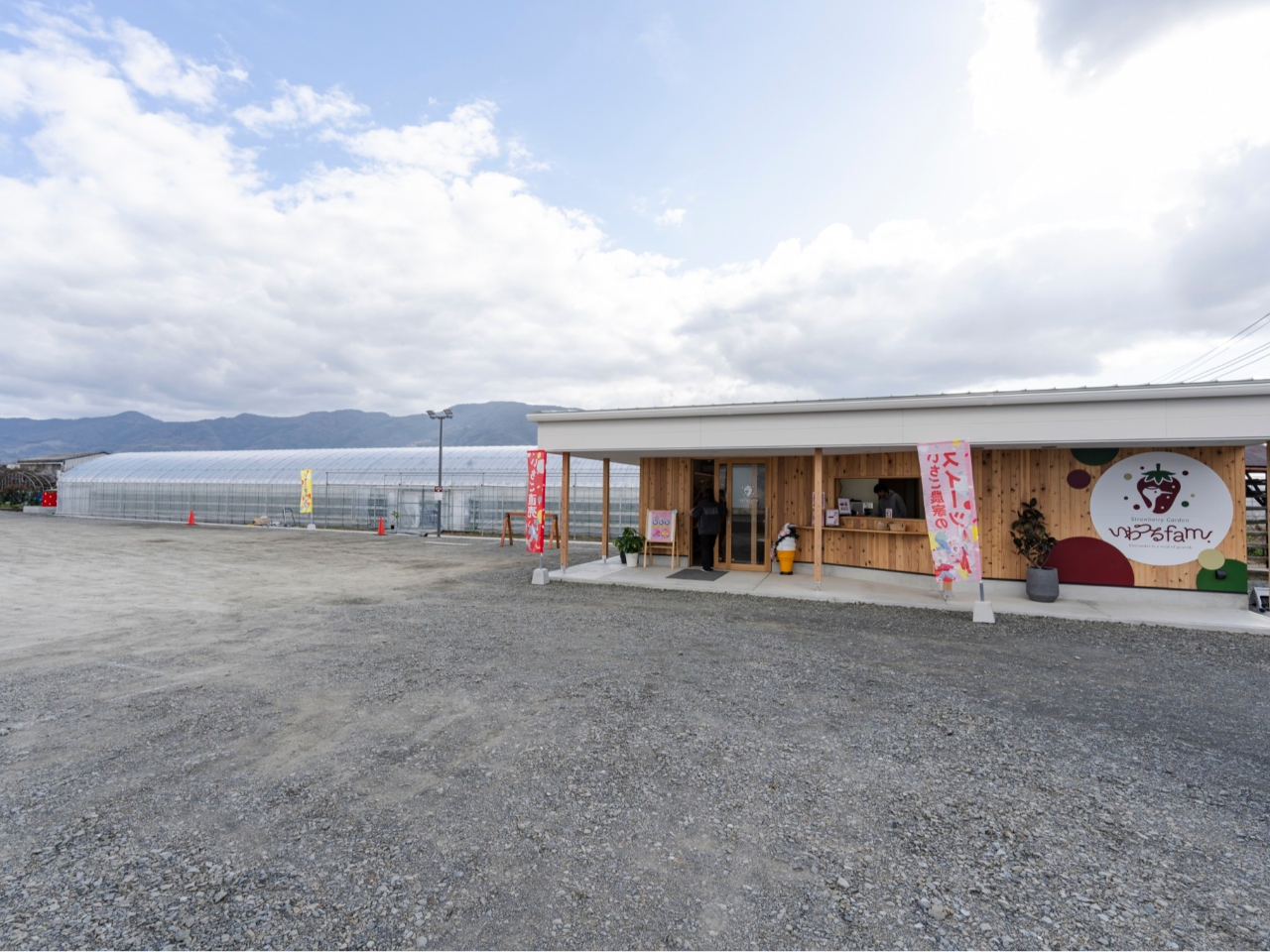 広い駐車場あります