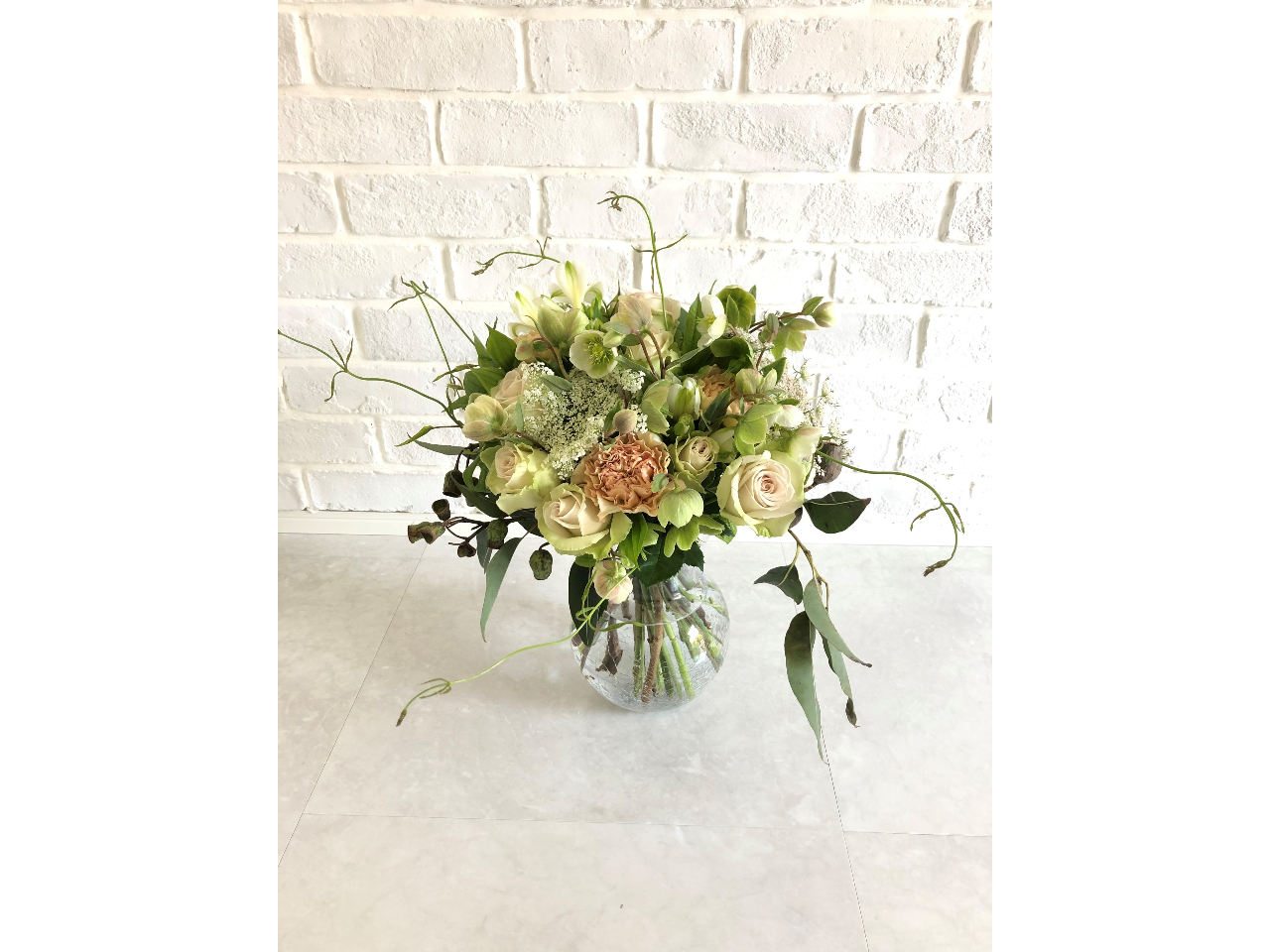 ���i�ʐ^�́j���k�l��i�̉ԑ��͉ԍނ������R�[�X�ɂȂ�܂��B ��5,500�~�̑̌��v�����ł́A�����������Ԃ�ŉԍނ̎�ނ����Ȃ��Ȃ�܂��B