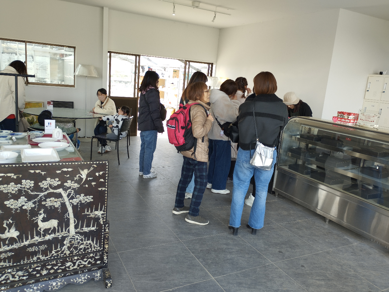 �ҍ��������Ă����ɂ͎�t�J�E���^�[�⊽�k�X�y�[�X�A�E�H�V�����b�g�t�j���ʂ���􂢂���������Ă��܂��B�����ό��ē��R�[�i�[������܂��B