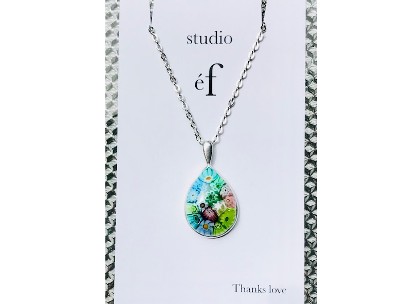 �V���o�[925�̘g�Ƀ~���t�B�I������ׂďĂ��Ă��܂��B