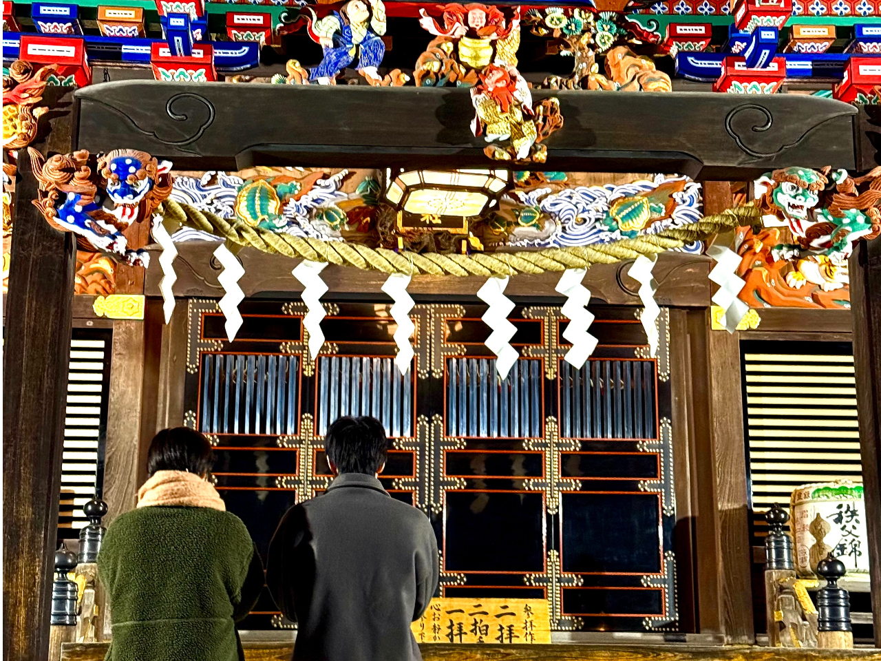 ���C�g�A�b�v���ꂽ�����_�Ђ̒��������y���݂��������܂��B