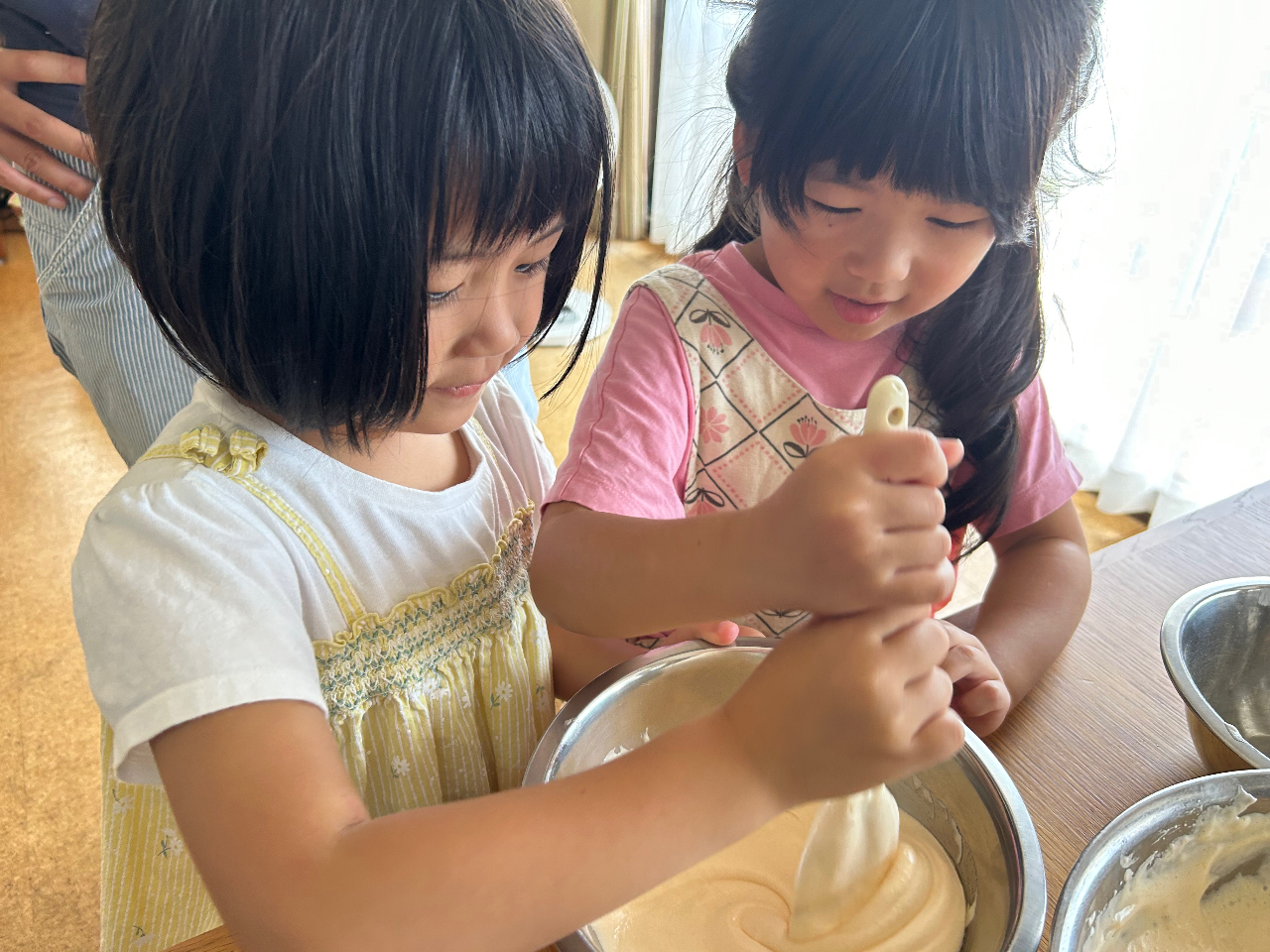 ご家族で貸切レッスン。お子様も伸び伸びケーキ作りを楽しめます