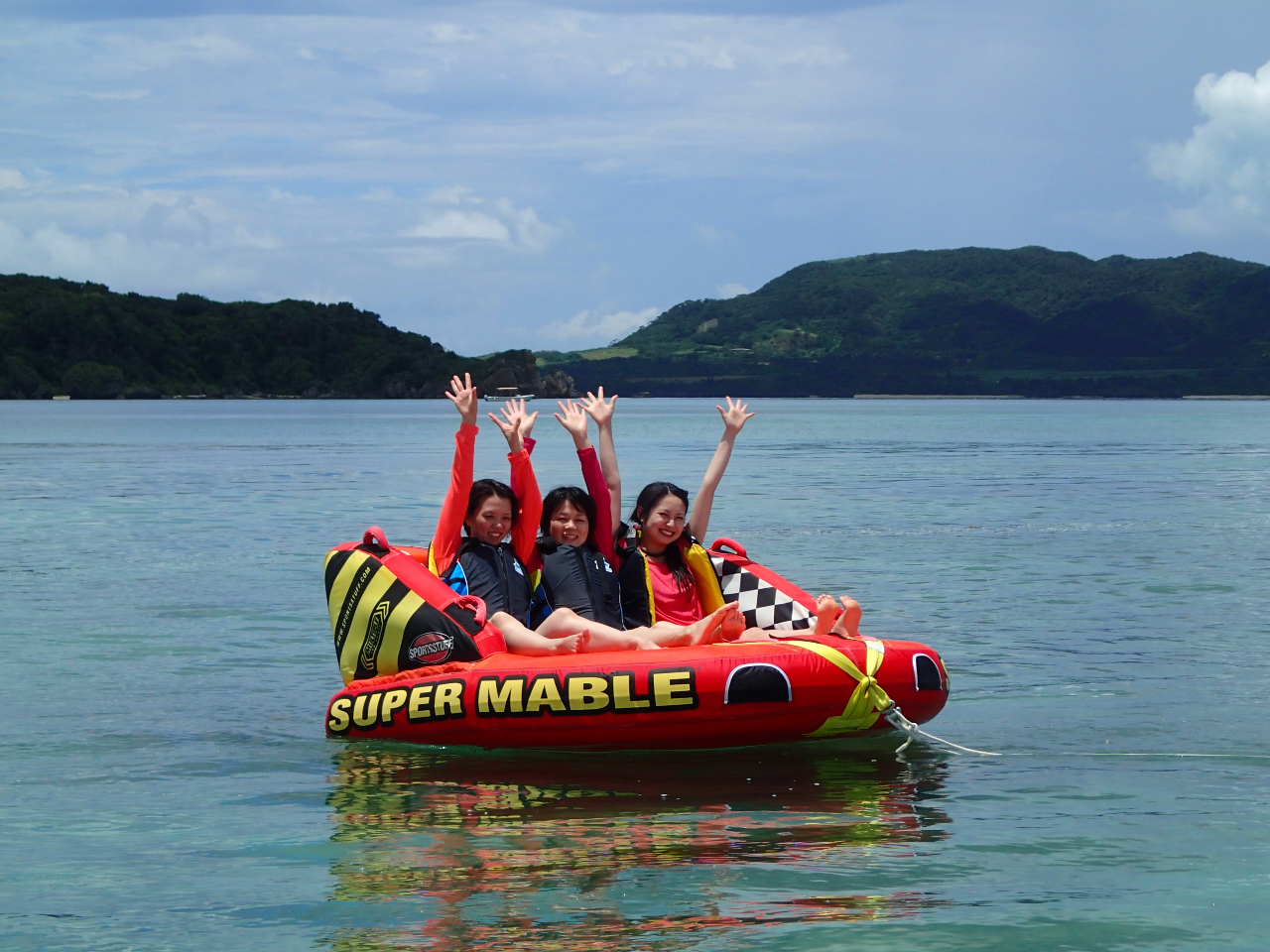 �ӂ肱�̂悤�ɍ��E�ɑ傫���U��Ȃ���⋩�ł���X�[�p�[�}�[�u������l�C��