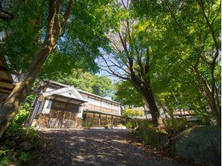 ゆったりと流れるときの中で、陶芸体験をお楽しみください。