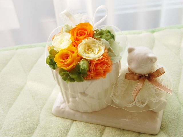 くまさんの器にちょこっとアレンジ。色合いはサンプルです。在庫の中からお好きな色合いでお作りいただけます。