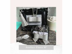 こちらはシルバーのお色でリボンとタッセルを制作。どれでも体験OKです!