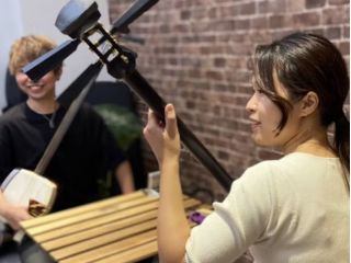 初心者から始める東京・千葉の津軽三味線教室 salon彩葉 大手町教室です。 三味線が初めての方でも安心してください♪ 一緒に楽しく弾きましょう♪