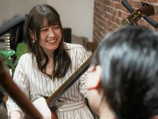 誰だって全員最初は「はじめて」さん♪音ずれる?バチ外す?そんなことは気にしな〜い!とにかく叩いて鳴らして楽しんで(^^)
