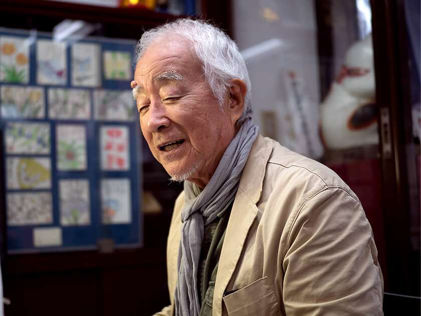 指導される間宮壽石先生は、黄綬褒章受章者。現代の名工として有名な先生です。