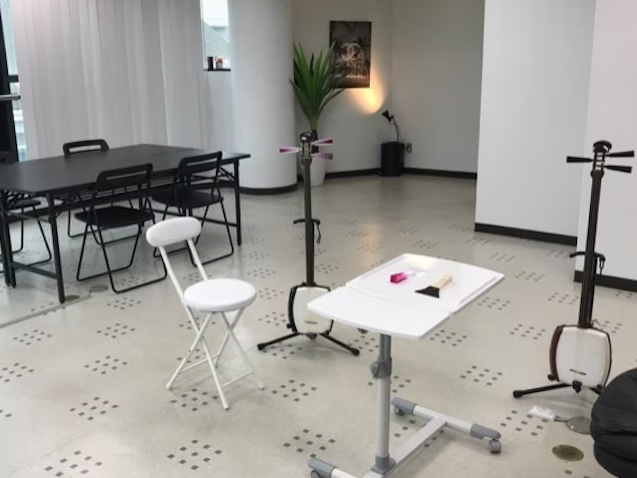 千葉教室の教室風景になります。「三味線を弾いてみたい」 「新しいことを始めてみたい」 「日本の伝統文化に触れたい」 そんな方におすすめの教室です。