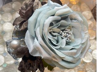 こちらは大人なブルー系です。パールとリボンがポイントです。お色は選べます。