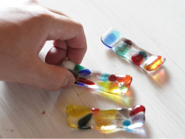 箸置き(7p×2.5p)を新しく導入しました。色々遊べるように少し大きめの箸置きです。2個制作して頂けます。