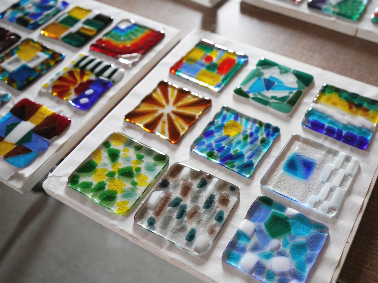 q1ڂ̎ʐ^łǏAxqɓĂM̌`ɂ܂Bʐ^͑̌ꂽFl̍iłIǂuEɈ̍ivłˁII