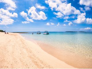透き通る無人島でシュノーケリング!