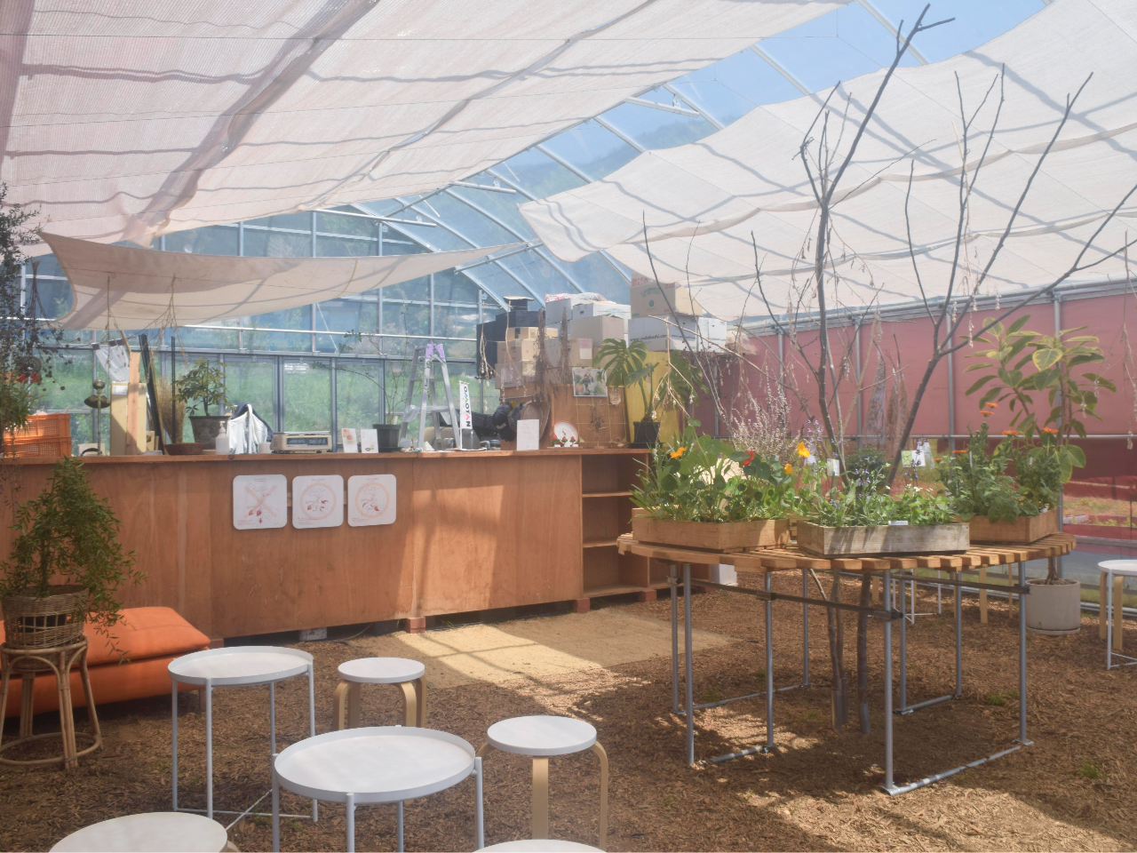 ��t�ƃn�E�X���̋x�e�X�y�[�X