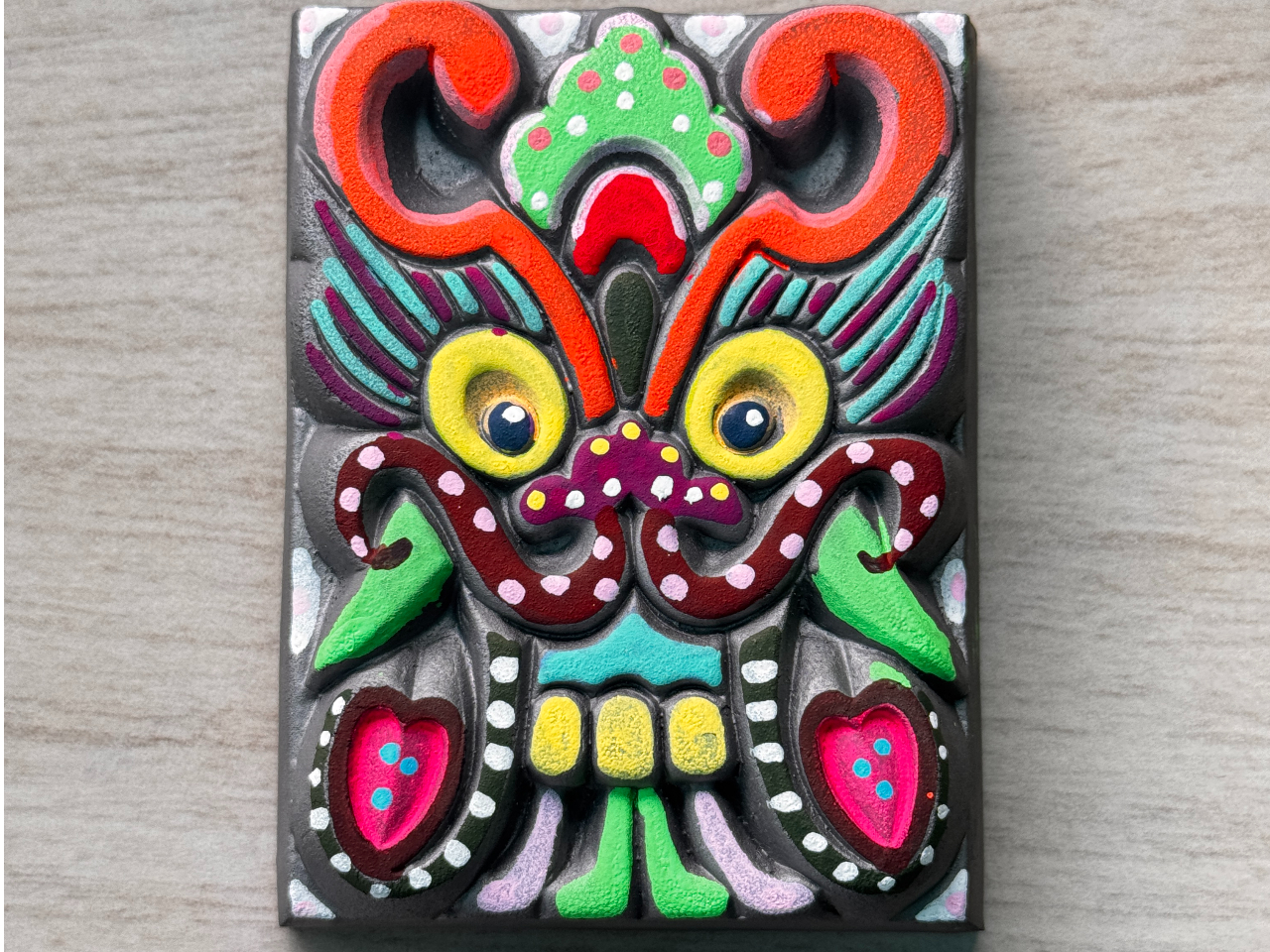 絵付けのデザインに決まりはありません。お好きな色で描いてください。