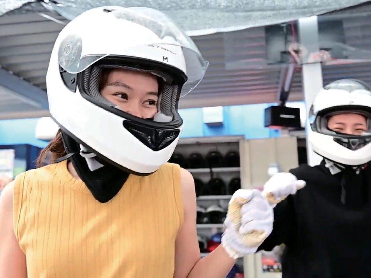 ヘルメットは装着必須です。無料のレンタルヘルメットもあります。