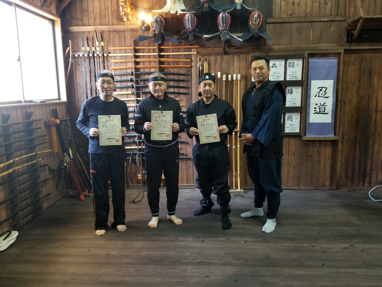 Ԃ΋LOBeȂǎRɓ1KgyłB