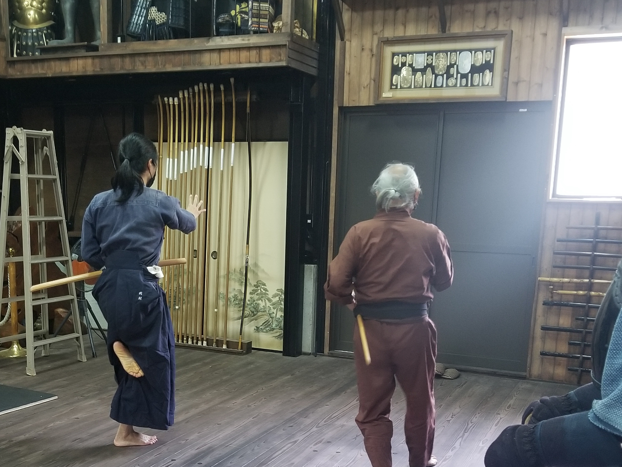 忍び足等の稽古風景です。【撮影場所は能勢道場】