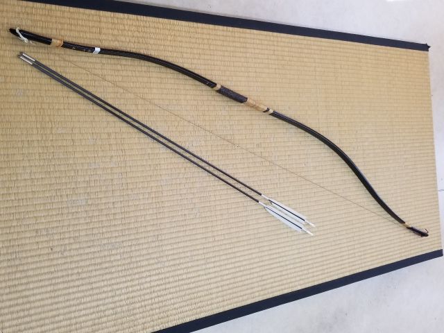 希望者には、半弓の体験もあります。(追加料金不要)一般的な半弓の矢ではなく通常の弓道に使用する矢を使います。