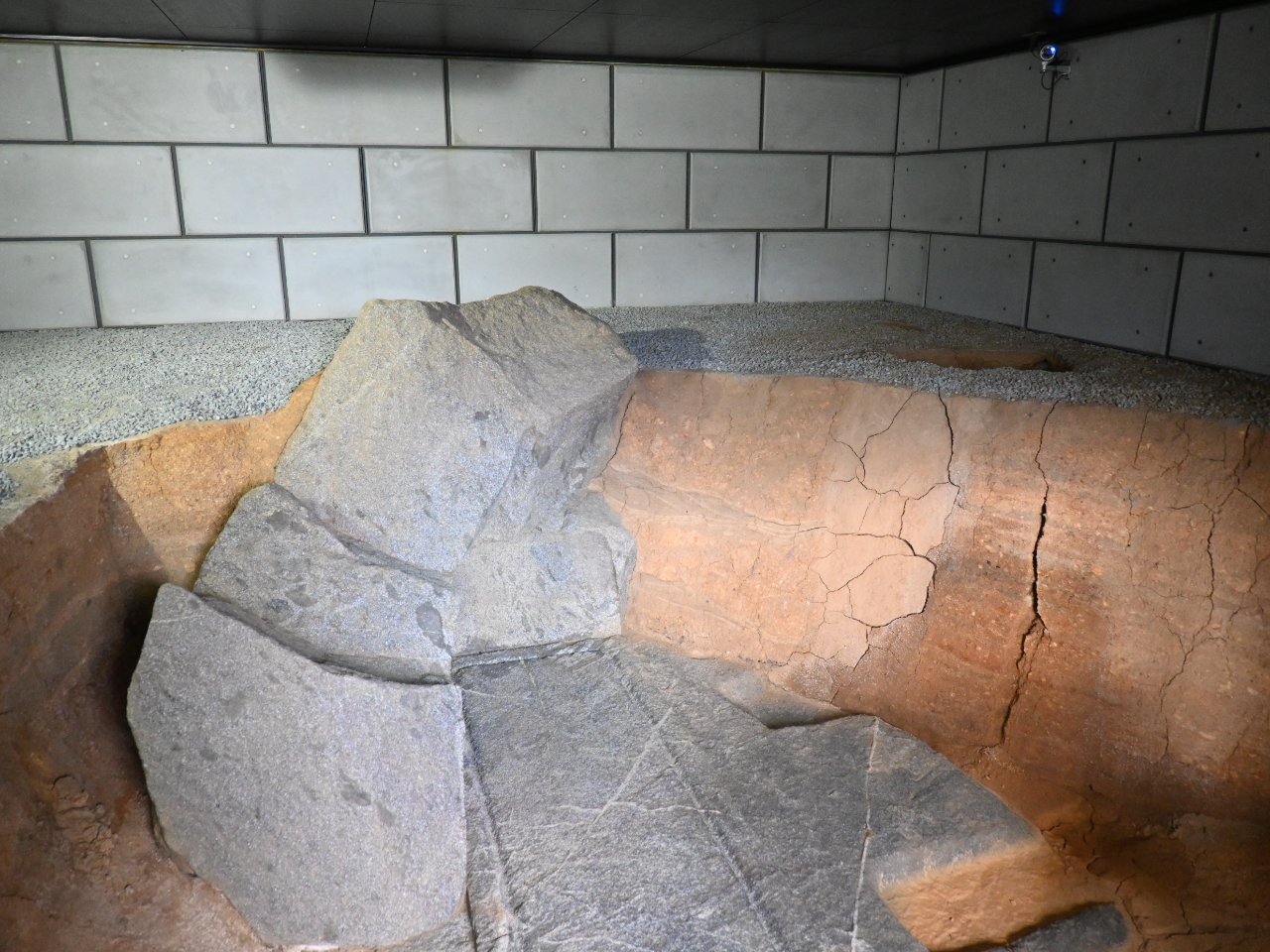 uzˌÕiEӂjv̐Ύ́A܂łēA12̓ʉff܂B