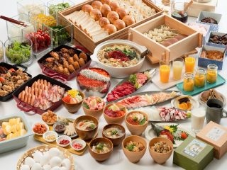 海鮮からデザートまで全国各地のご当地メニューを取り揃えております。