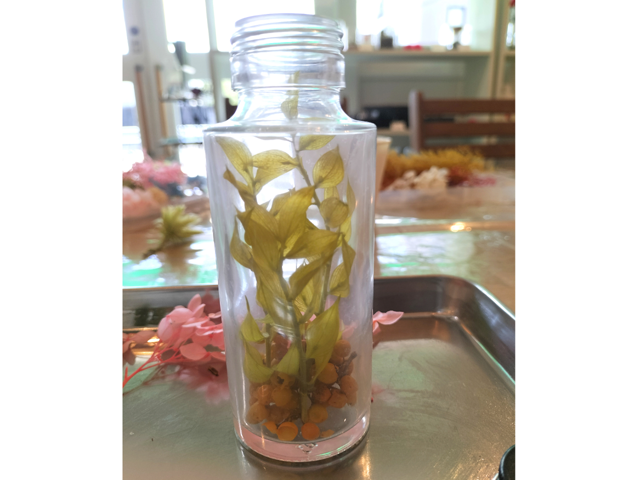 ɂ܂璆SƂȂԍނ傫ɃJbgAēĂ܂BJbgۂ͓łȂωȂꍞł܂B