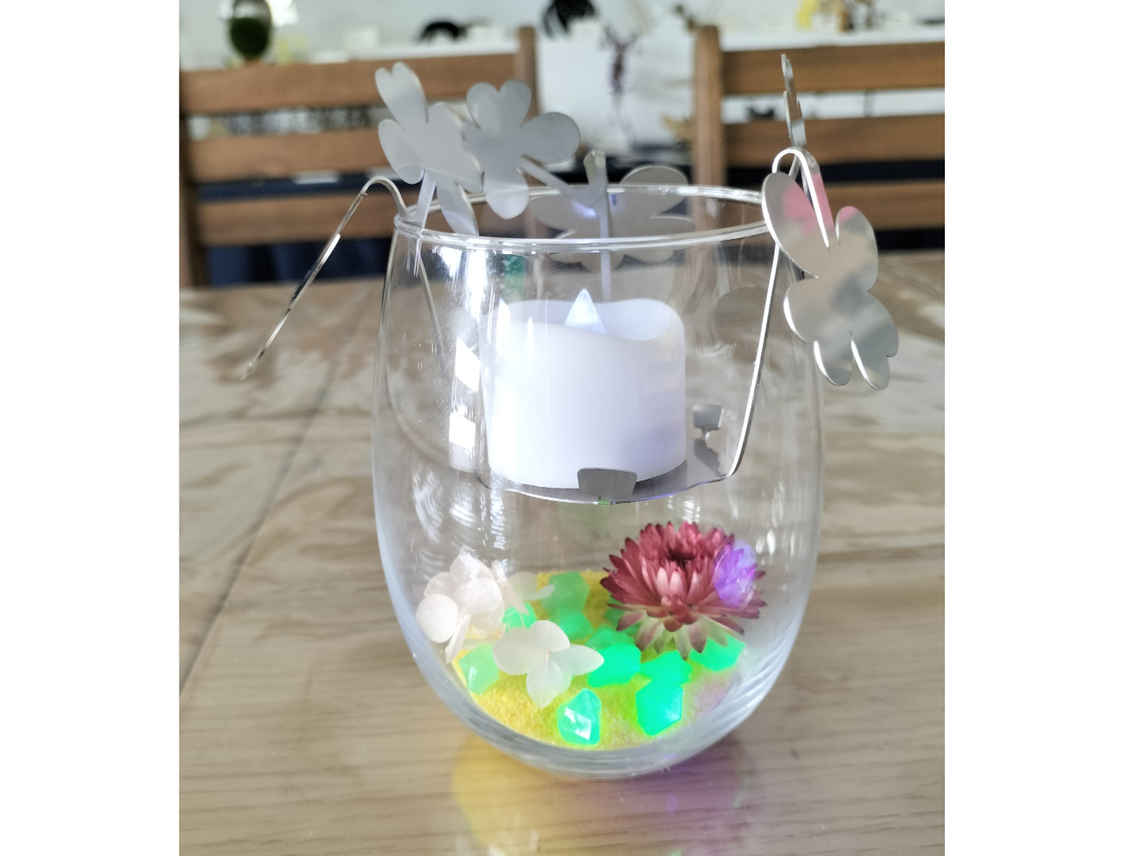 ~̓O[łBJ[Th̓CG[AFłB̐Fς邱Ƃŕ͋Cς܂B