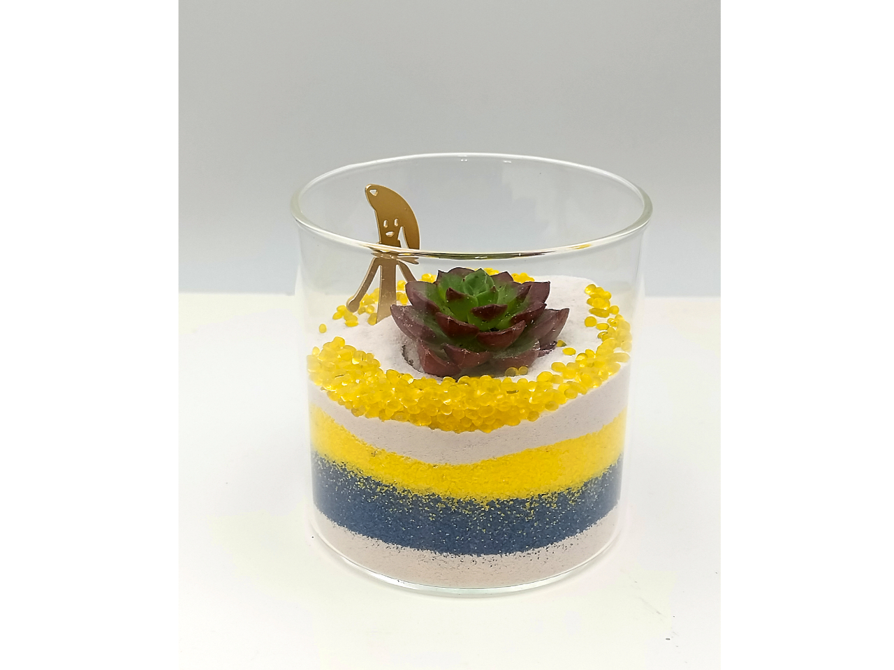 �J���[�T���h�̖��͂́A�F�̏d�Ȃ肪���ޕ\��̖L�����B �F�̑g�ݍ��킹��o�����X���ӎ����Ȃ���A�ЂƂ��d�グ�Ă����܂��B