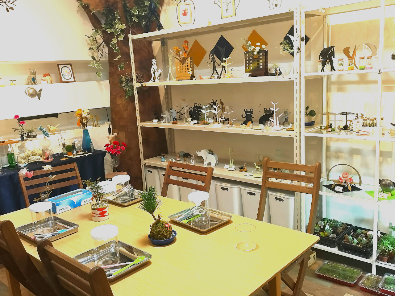 ���邭�����������X���ŁA ���l�����̃��[�N�V���b�v���s���Ă��܂��B