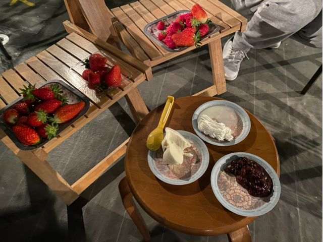 あんこ、クリーム、チーズで味変もよし!〇ナイターいちご狩りはいちごと夕食一緒にしちゃう?