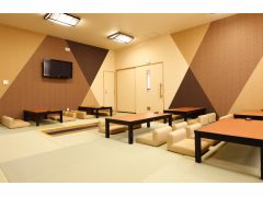 リフレッシュした後は広々としたお座敷で、周囲を気にすることなく、ゆっくりとお食事・休憩ができます。ぜひ、ご利用ください