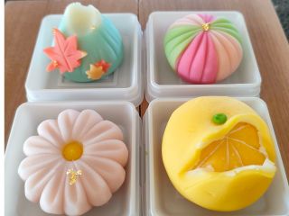 みかん、富士山、手毬、季節のお花の4品を作成します