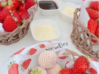 練乳&チョコソースおかわり&かけ放題♪可愛いバスケットもあり、インスタ映えする記念写真もとれるかも?!