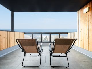 2F『TOTONOUSPACE』からは寺泊の海を眺めながらととのうことができる