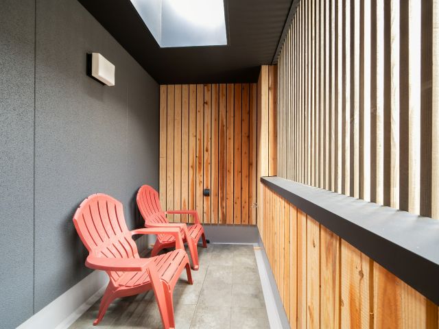 グループルームの「外気浴スペース」★天窓があり、夜は星空を眺めることができる