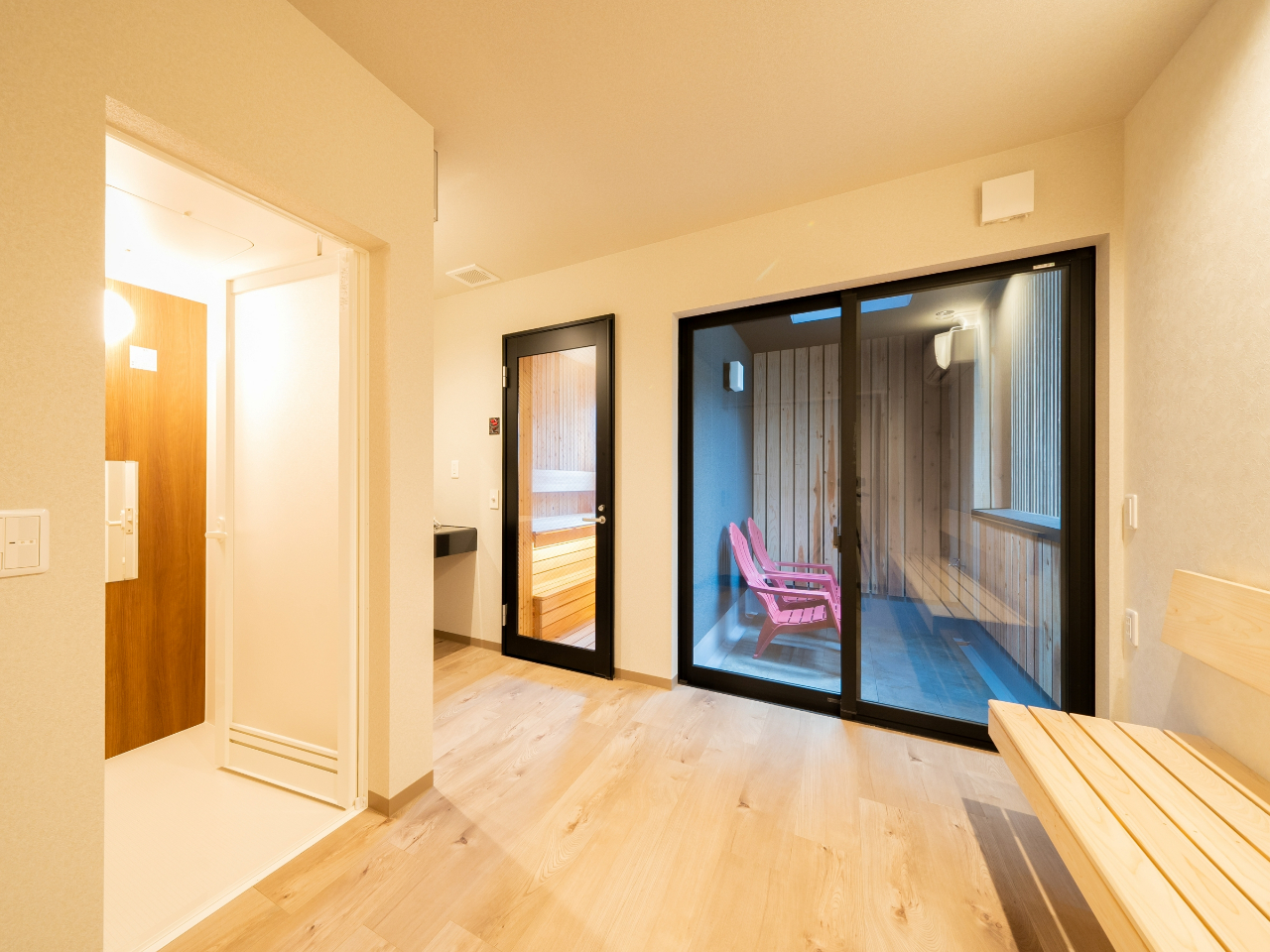 グループルームの脱衣場、洗面スペース